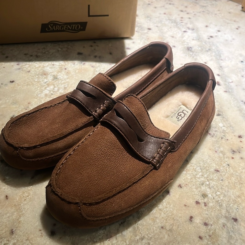 Never Worn UGG Mens loafers